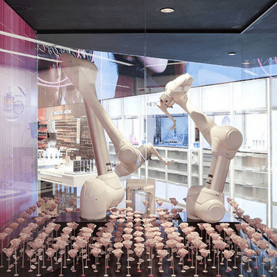 Deux robots bras pour animation lancement de produit