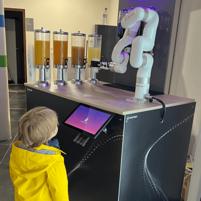 Louez un robot bar pour épater vos convives avec des cocktails futuristes et une animation hors du commun