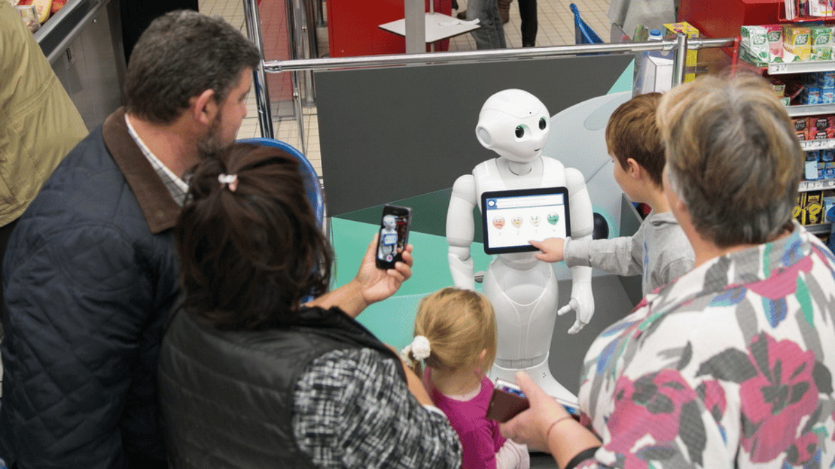 Robot Pepper dans un centre commercial