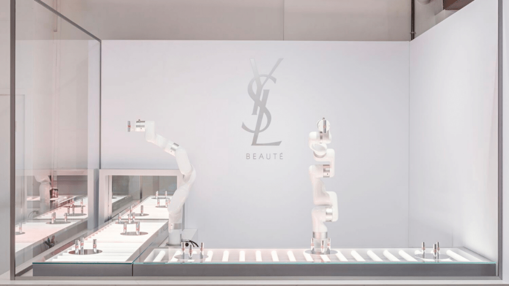 Bras robotique présent chez YVS Beauty